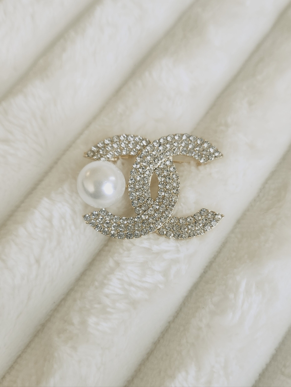 Gold Tone Crystal Pave Interlocking C Pearl Brooch Pin Statement